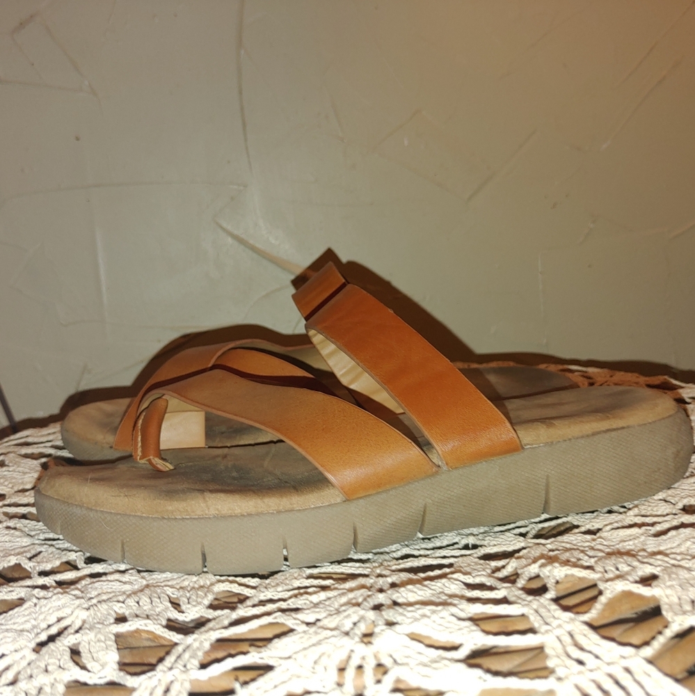 Comfy Soles Bamboo Chestnut Brown Strappy Sandals - Picture 6 of 11